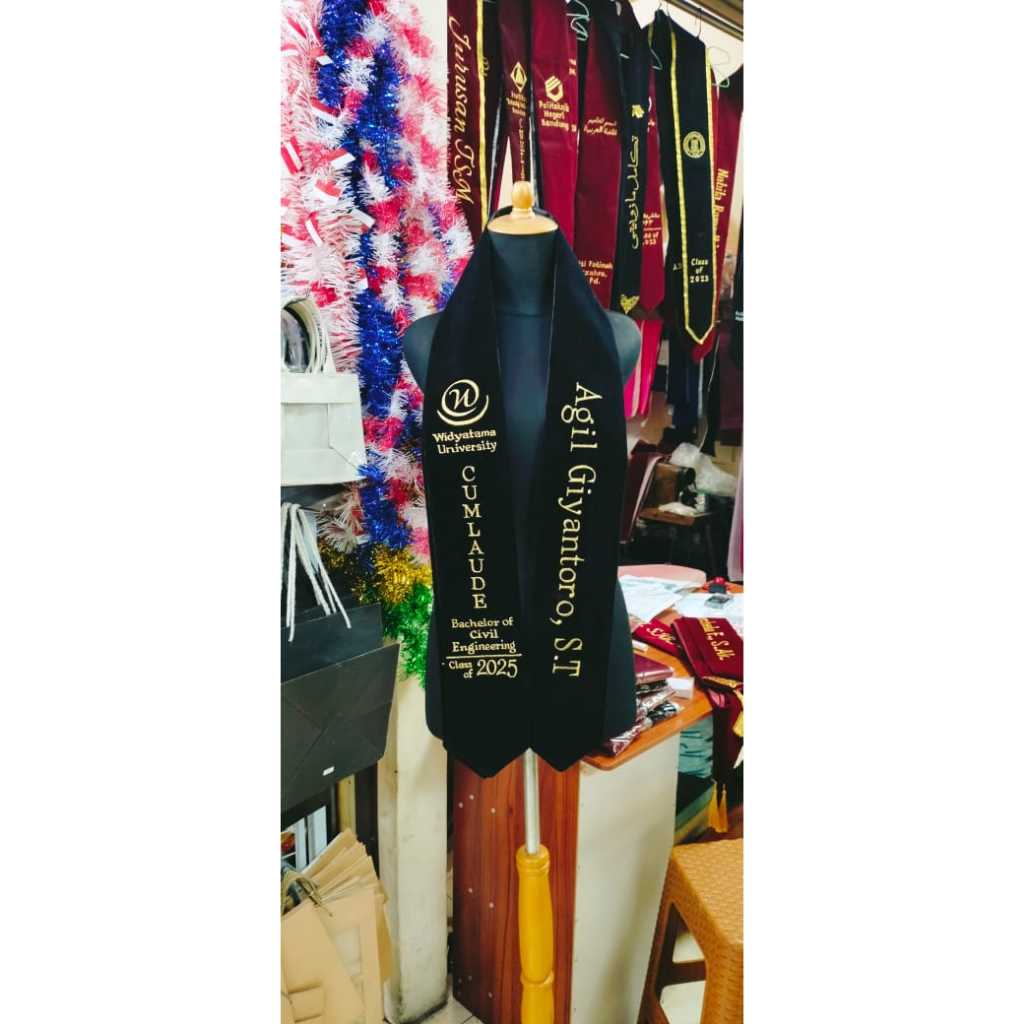 SELEMPANG WISUDA LENGKAP BLUDRU – CUSTOM CUMLAUDE + LOGO + UKIRAN | MODEL KALUNG 2 SISI LIST RENDA