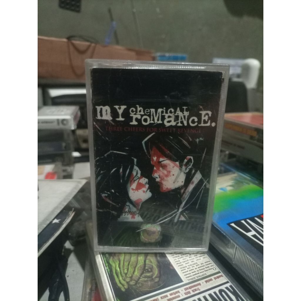 kaset mcr my chemical romance - three cheers for sweet revenge