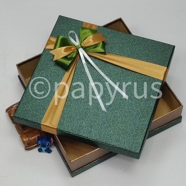 

PAPYRUS Sandwich 30x30 Tinggi 8cm Kotak Kado Gift Box V2