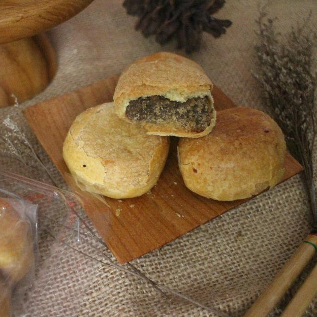 

sopia isi kacang hijau. 1 pak isi 3 bks. asli gula