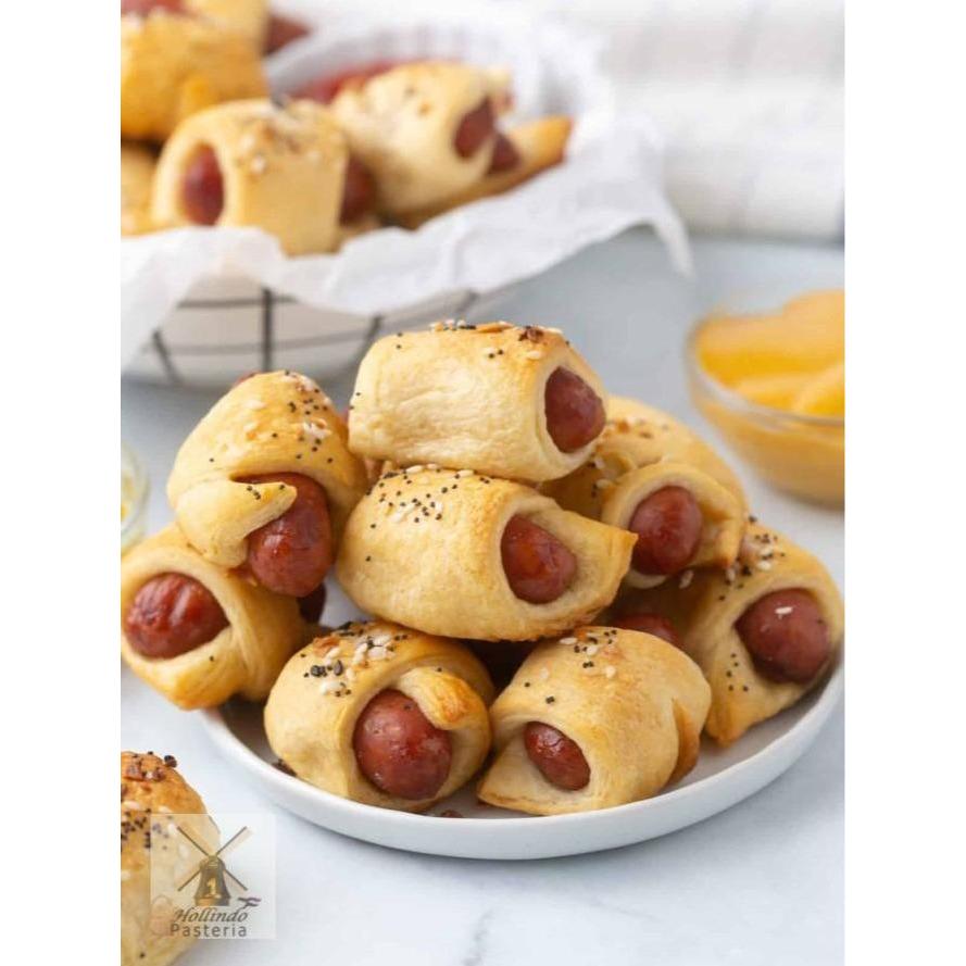 

Delicious Chicks in a Blanket [chicken sausage rolled in puff pastry] 8 per pack