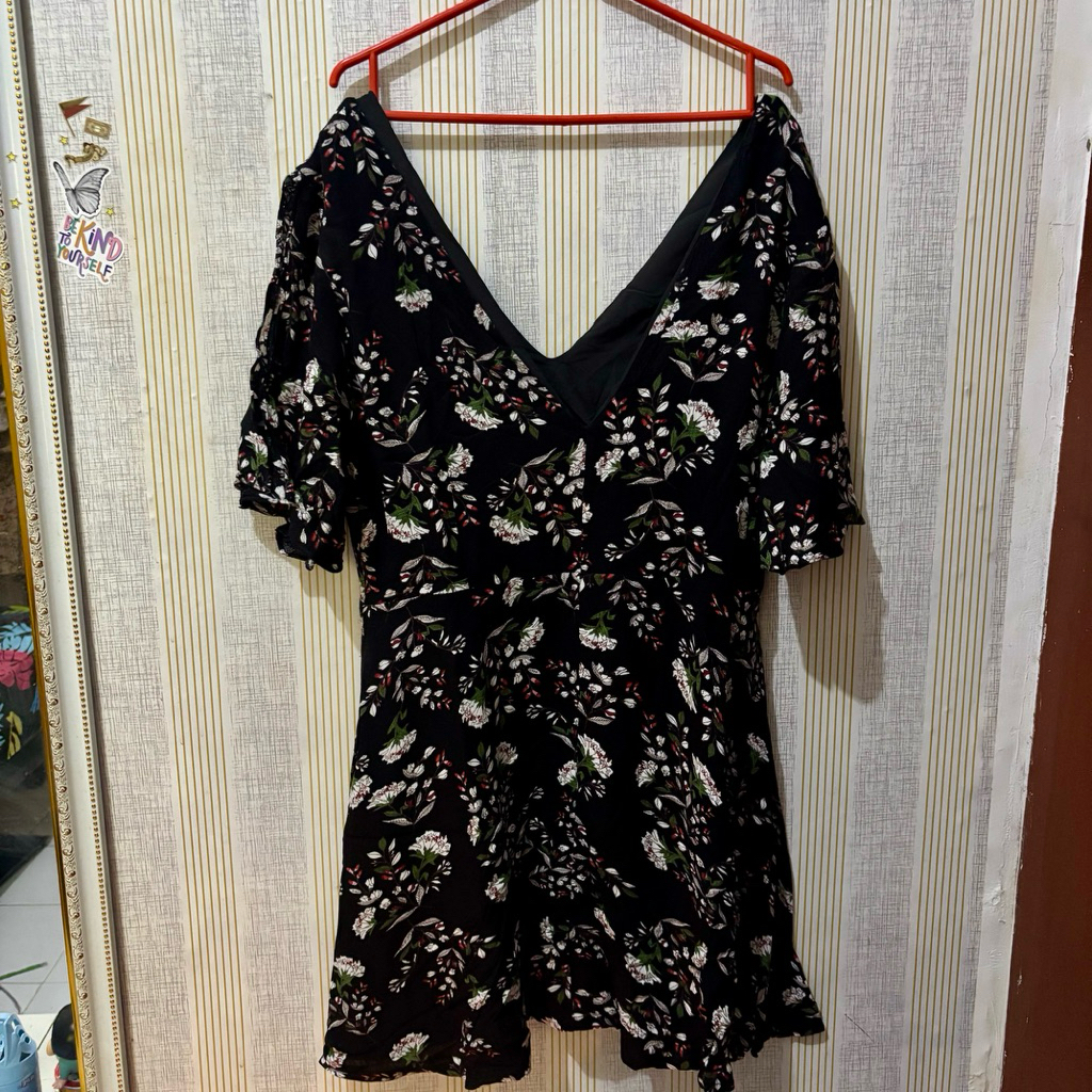 PRELOVED ATASAN DRESS PANTAI BEACH WEAR PARTY DRESS HITAM MOTIF