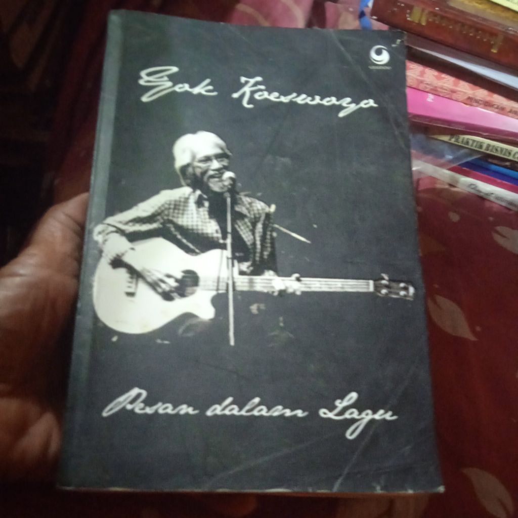 buku Yok Koeswoyo, Pesan dalam Lagu, Vokalis Legendaris Koes Plus, buku original