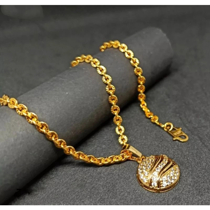 Kalung Titanium Liontin Bulat Ukir Mewah