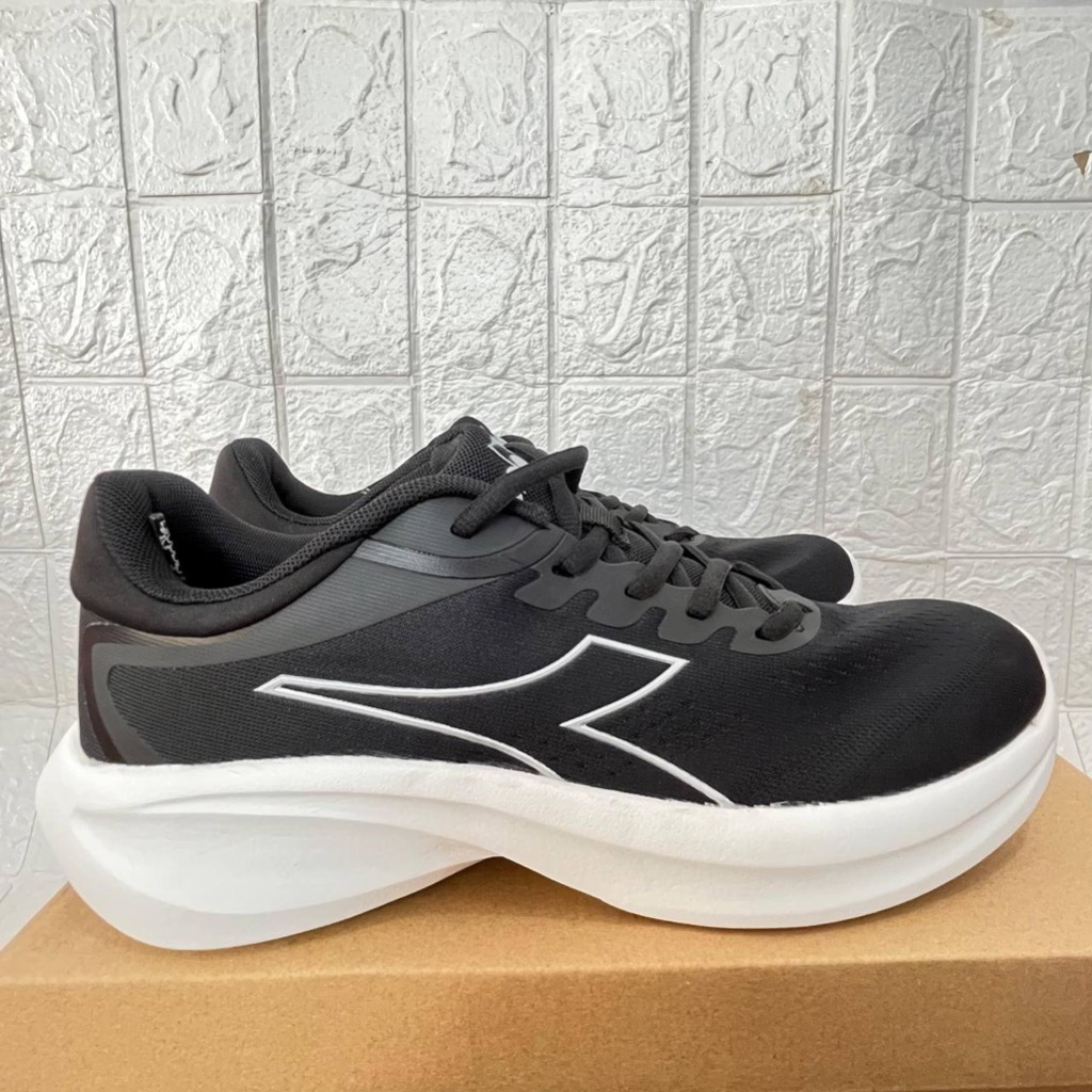 2 VARIASI WARNA SEPATU DIADORA PRIA BNIB Diadora  MAKIS BLACK & NAVY WHITE Sepatu Pria Original COD 