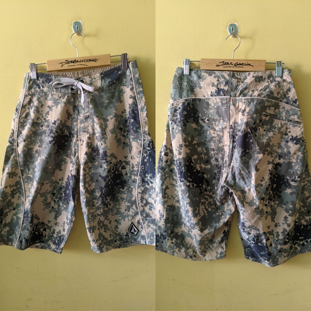 (Celana Branded) Volcom Modtech "Camo Volcom Stone Logo" Board Shorts