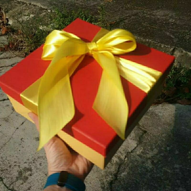 

Kotak Kado Duo Merah - Kuning 20 x 20 x 8