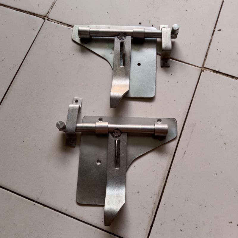 GRENDEL SAMPING PINTU BESI DAN KAYU MODEL PISTOL