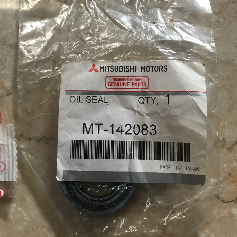 oil seal power steering worm MT-142083  seal steering gear  roda gigi L300  bensin/ diesel T12022 La