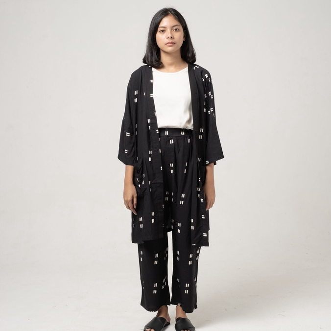 Dama Kara Gayatri Outer