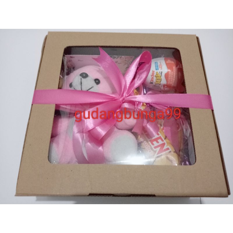 

Hampers box boneka Silverqueen kinderjoy hadiah wisudah ultah perayaan