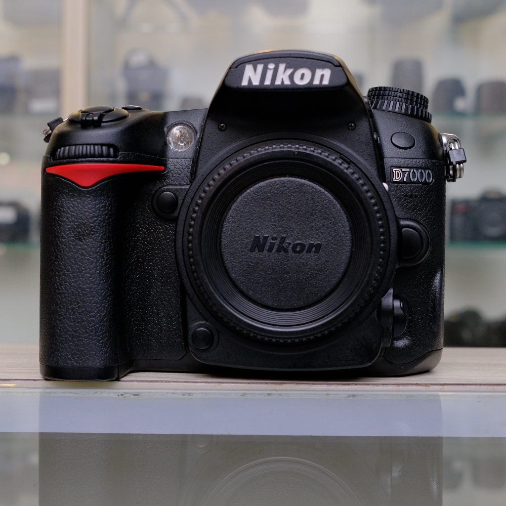 KAMERA DSLR SEMIPRO NIKON D7000 MULUS