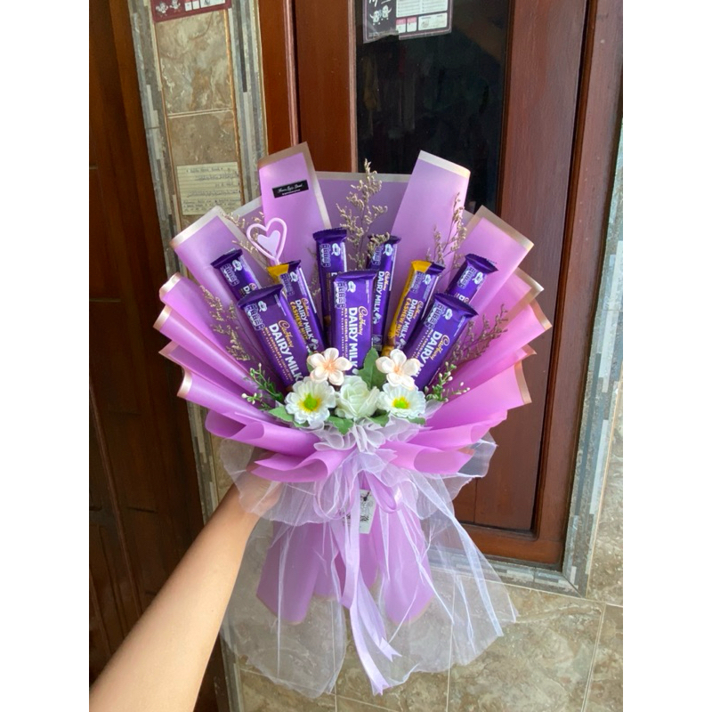 

Buket coklat / buket silverqueen / buket valentine / valentine day / buket catbury / bucket coklat