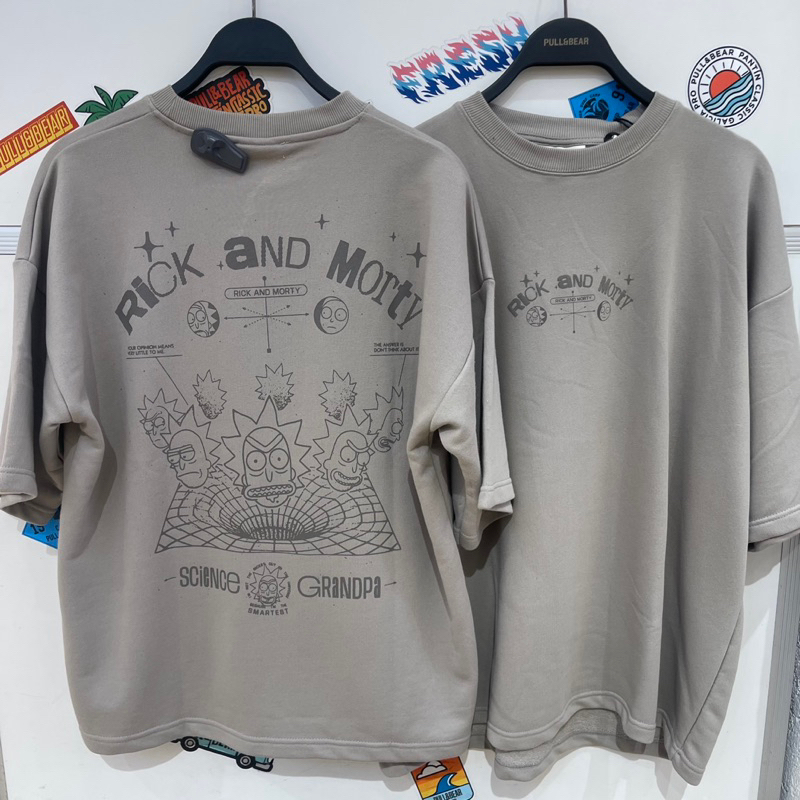 Sweatshirt Rick&Morty PULL&BEAR MEN Jastip (jasa titip)
