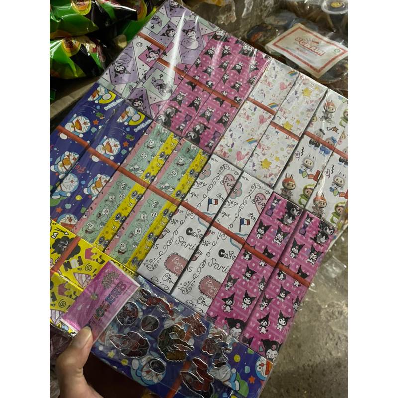 

Kotak kado berhadiah kejutan isi 20