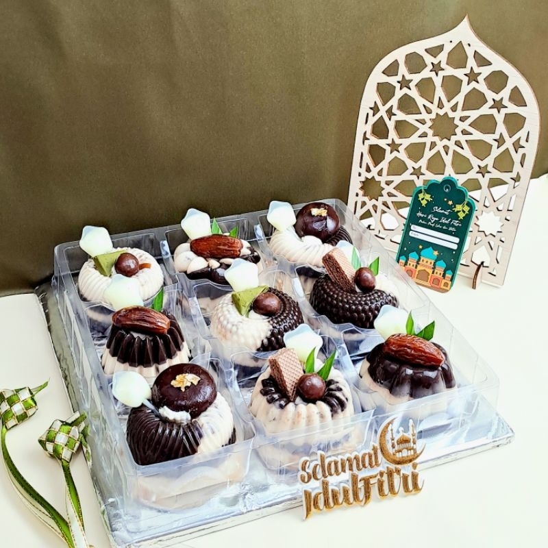 

Pudding PREMIUM Mini Kurma Coklat Mini Set 9 Pcs Hampers Gift Kareem Ramadan/ Idul Fitri/ Imlek/ Natalan/ Tahun Baru/ Ulang Tahun (Instant Only)