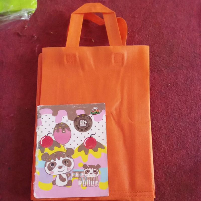 

Tas Kain spunbond + Jasa sablon DTF full color ukuran 25x35x8cm (65-70gsm)