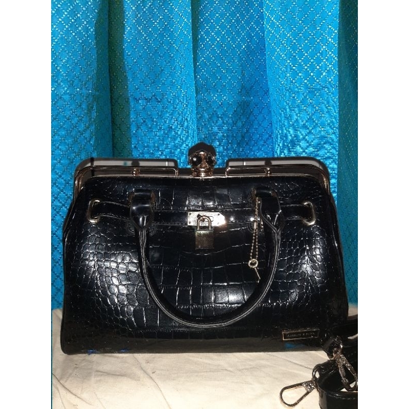 [READY] Tas Wanita Charles And Keith Selempang Shoulder Bag + FREE GIFT