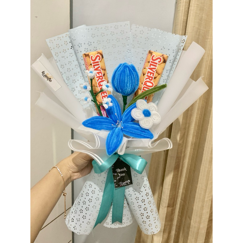 

BUKET SILVERQUEEN KAWAT BULU