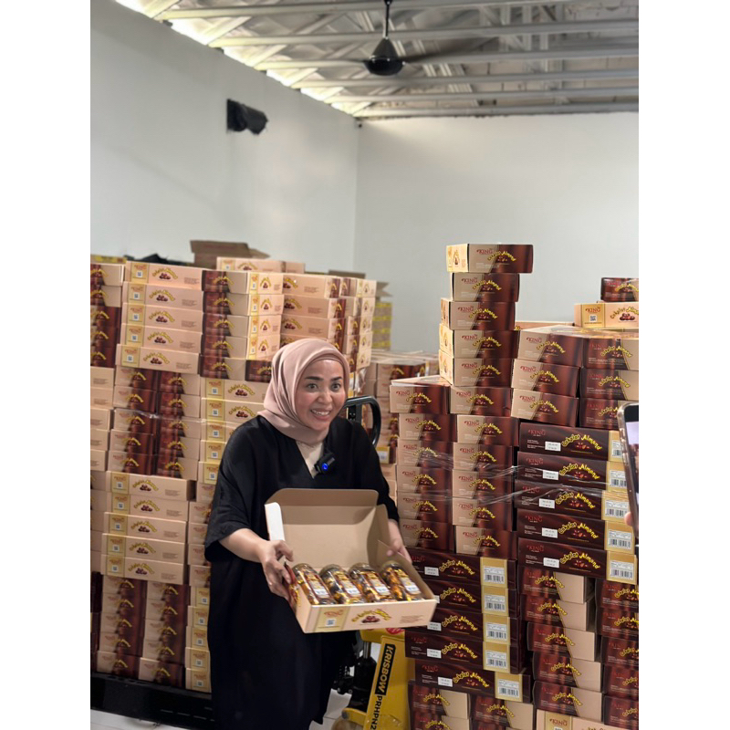 

1 Karton Coklat Almond Muzdalifah Isi 4 Toples