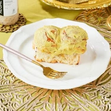 

Pistachio Cinnamon Rolls (Regular Size)