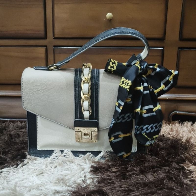 Tas Aldo dengan ribbon