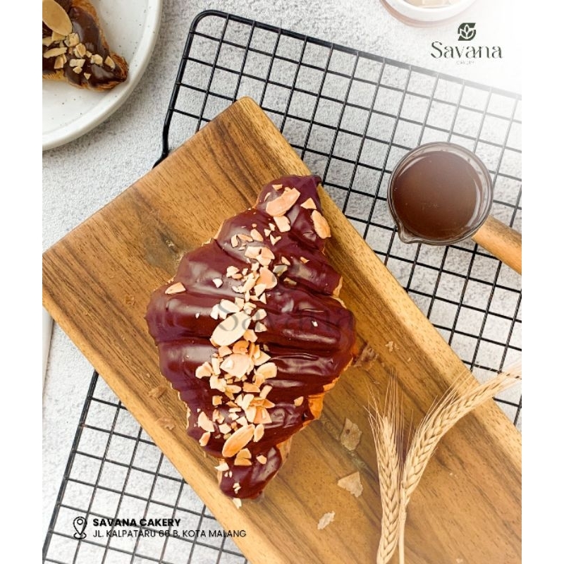 

Savana Cakery - Chocolate Croissant