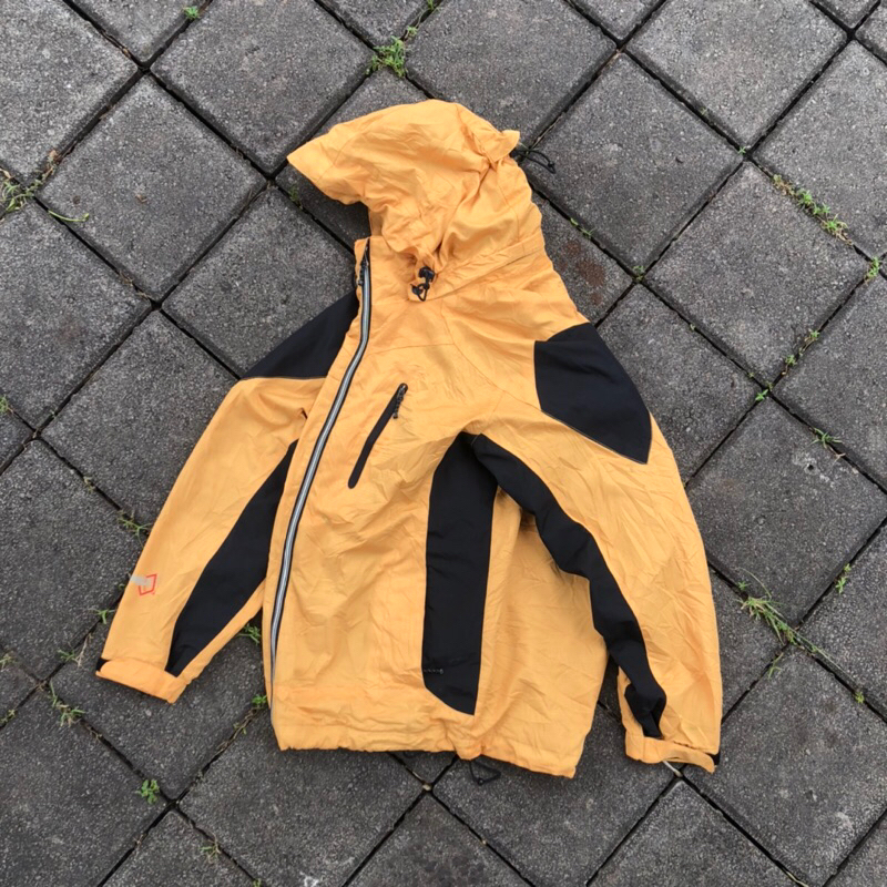 outdoor blackyak gorpcore second bekas not arcteryx