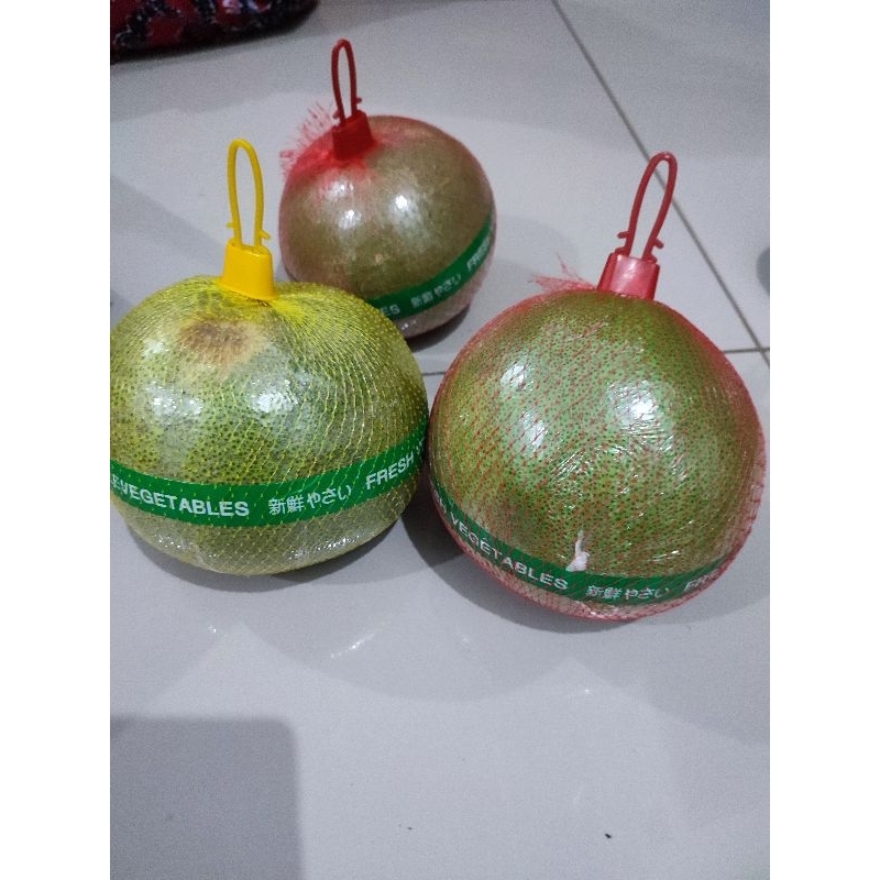 

Paket 3 buah Jeruk Pamelo Madu berat 1 kg - 1,1 kg