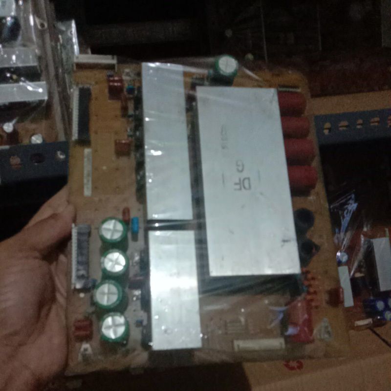 Z main Z sus TV Plasma Samsung Type 51D550