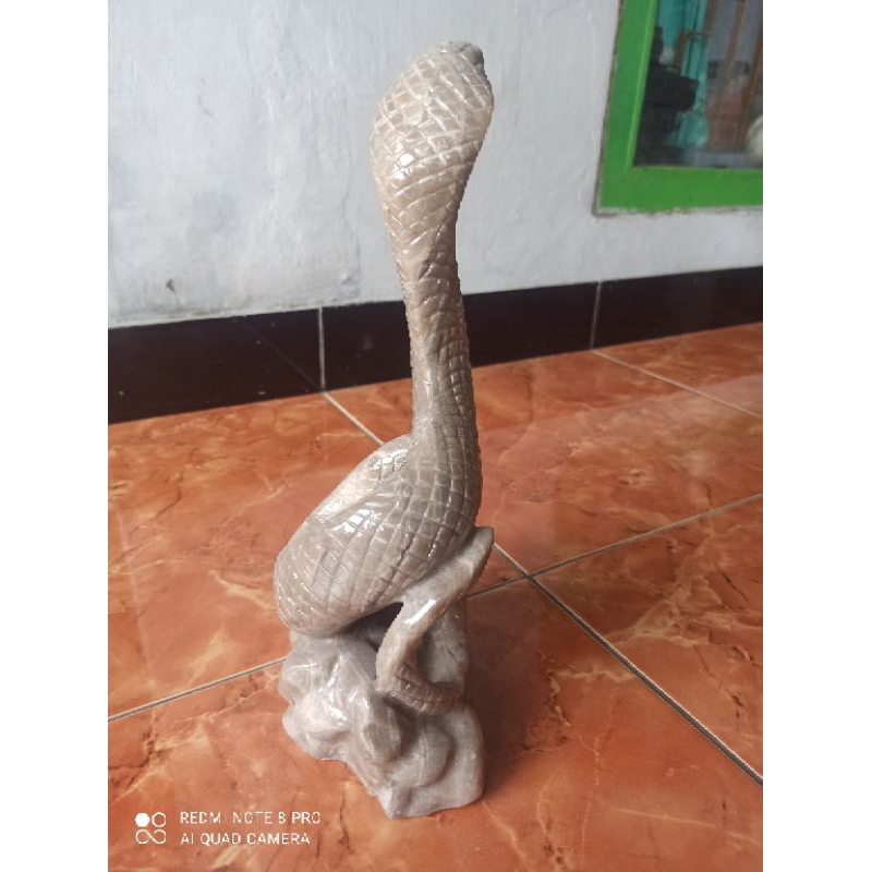 Patung ular cobra batu onik