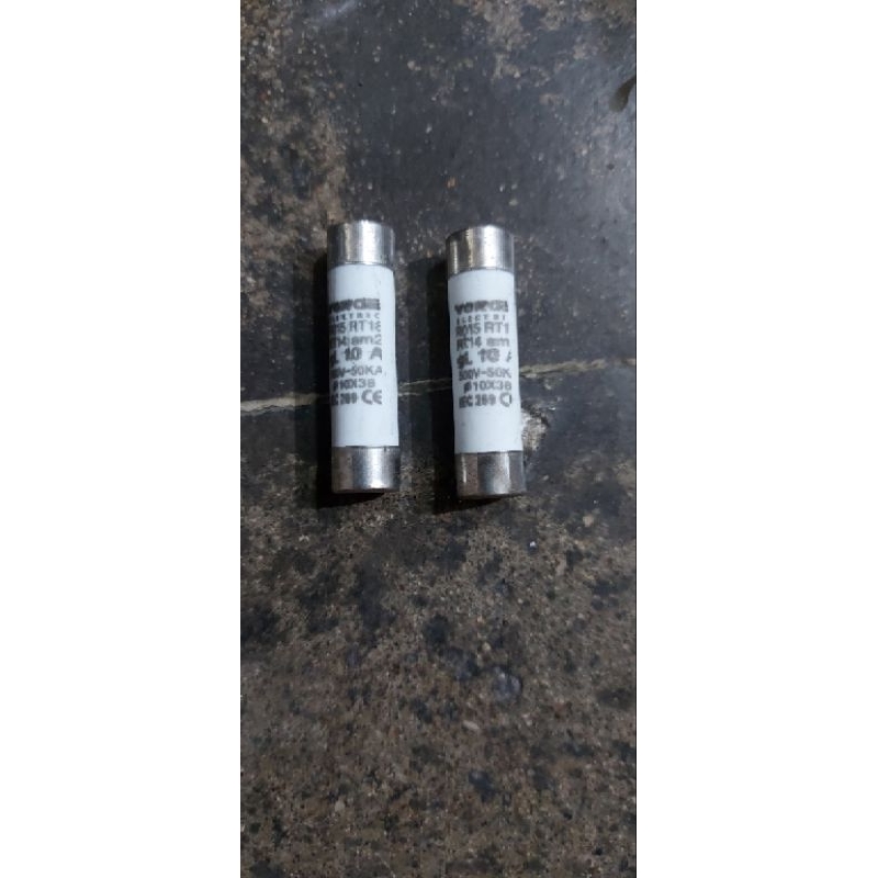 Sekring batu lurus 10 a