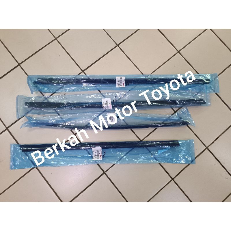 Pelipit Pintu Kaca Dalam Fortuner 2006 2007 2008 2009 2010 2011 2012 2013 2014 2015 Original