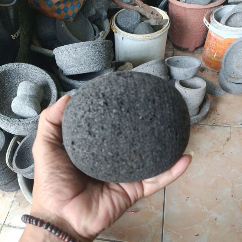 ULEKAN OVAL BULAT TELOR BAHAN BATU ALAM MERAPI ASLI 8 CM