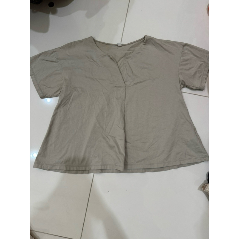 Atasan uniqlo blouse second