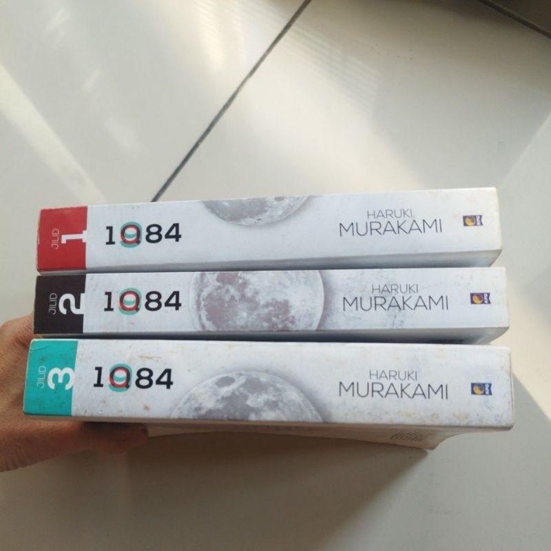 1 set Buku Haruki Murakami 1Q84 (jilid 1-3) Bahasa Indonesia bekas