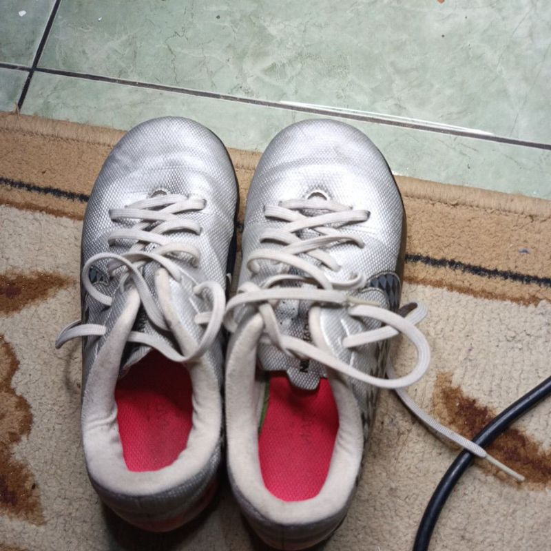 sepatu futsal anak second
