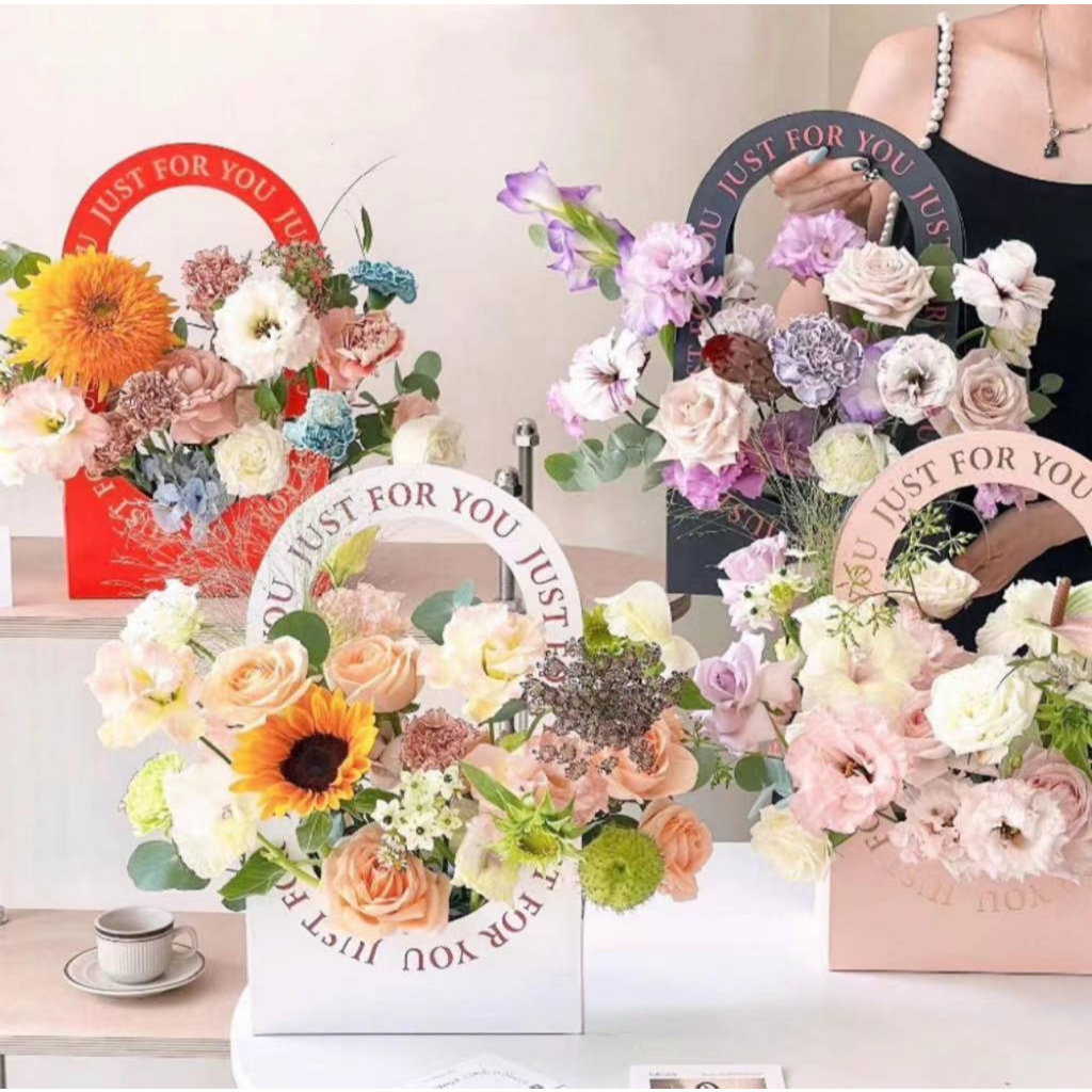 

KOTAK BUNGA KOTAK TENTENG BUNGA /KOTAK JUST FOR YOU / FLOWER BOX / BOX BUNGA/ HANDY BAG FLORIST