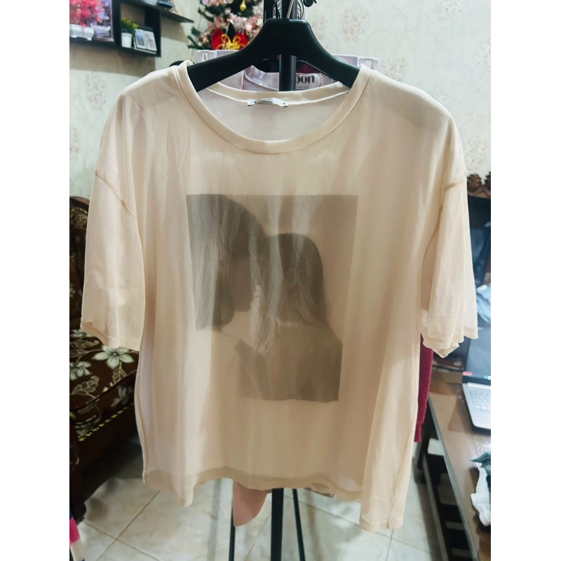 Preloved Kaos Jaring Jaring Wanita Brand Zara