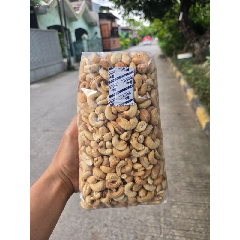 

Kacang mede utuh 1kg mentah