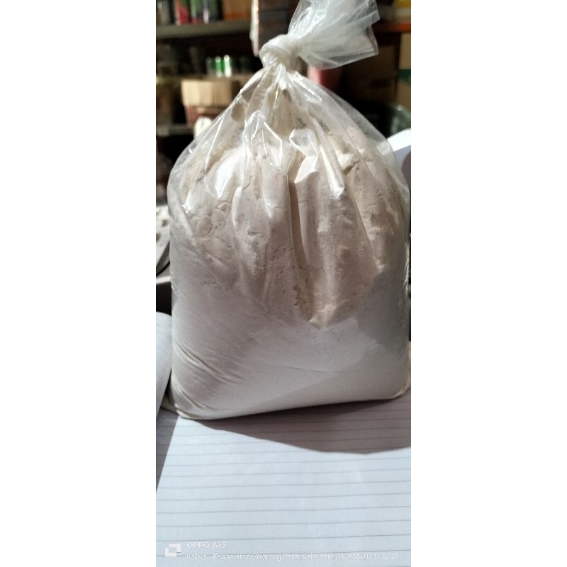 

tepung terigu lencana merah ukuran 1 kg
