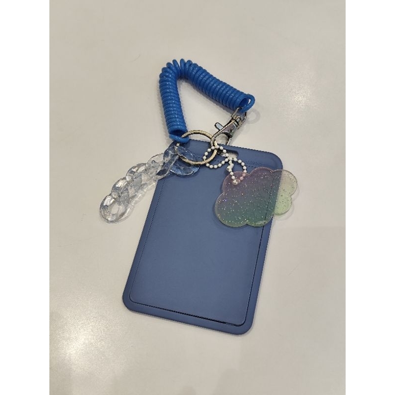 

ID CARD HOLDER PLASTIK DAN KEYCHAIN HITAM BIRU PINK TEMPAT KARTU IDENTITAS