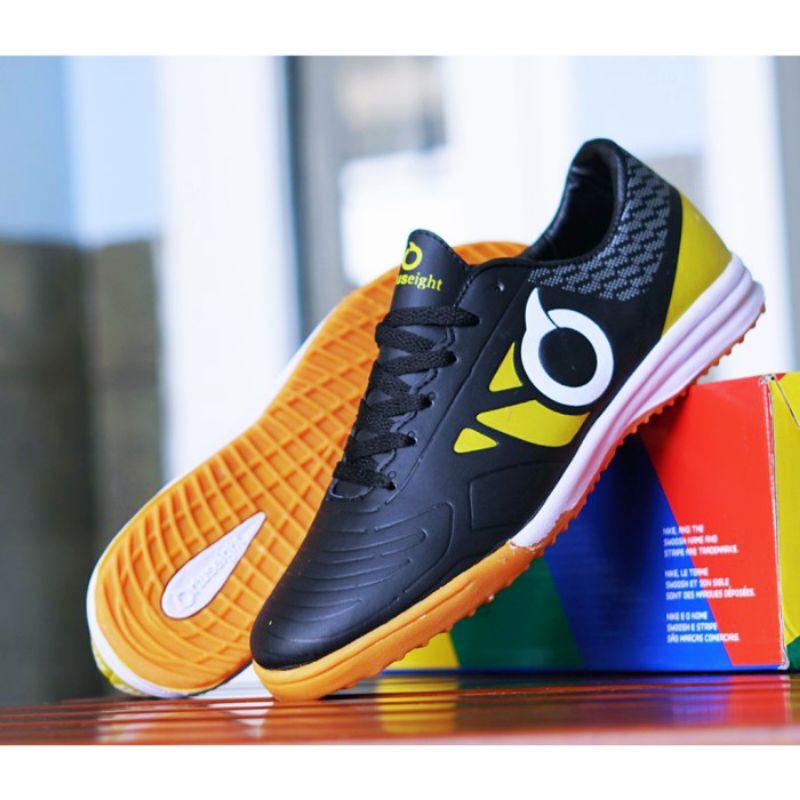 sepatu futsal Ortus BBS hitam teraris