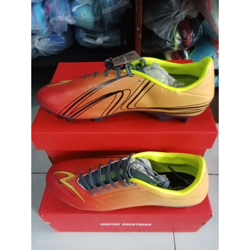 Sepatu bola SPECS Original 100%