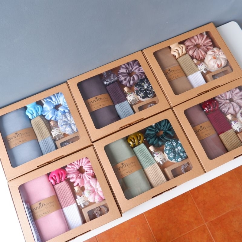 

Hampers Hijab Gift Box / Hampers Lebaran / Hampers Hijab Voal Premium / Kado Ulang Tahun / Kado Wedding