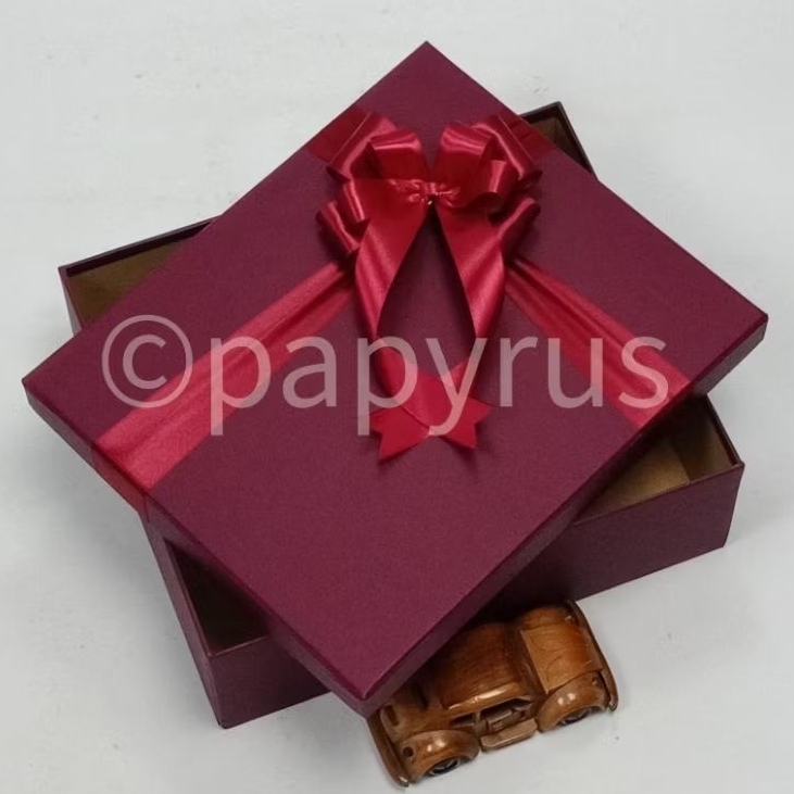 

PAPYRUS 25x30 Tinggi 10cm Kotak Kado Gift Box Hadiah V1