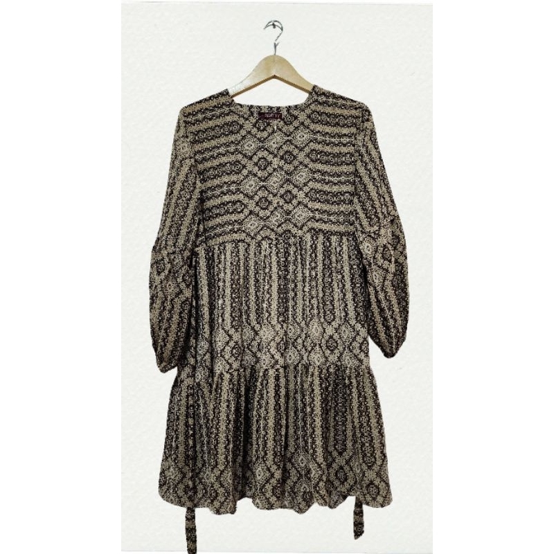 Tunik motif etnik batik