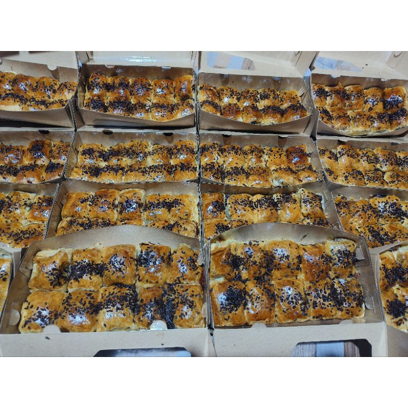 

bolen coklat pisang keju isi 10pcs
