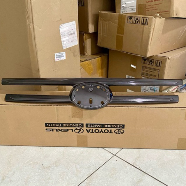 Moulding Grill Toyota Rush 2018