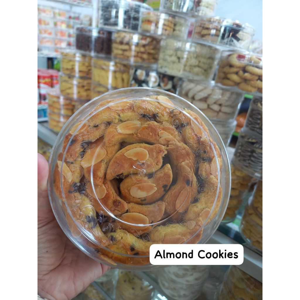 

KUE KERING LEBARAN ALMOND COOKIES 500 GRAM